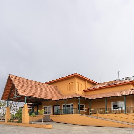 The Fern Wisteria Resort, Dhari מראה חיצוני תמונה