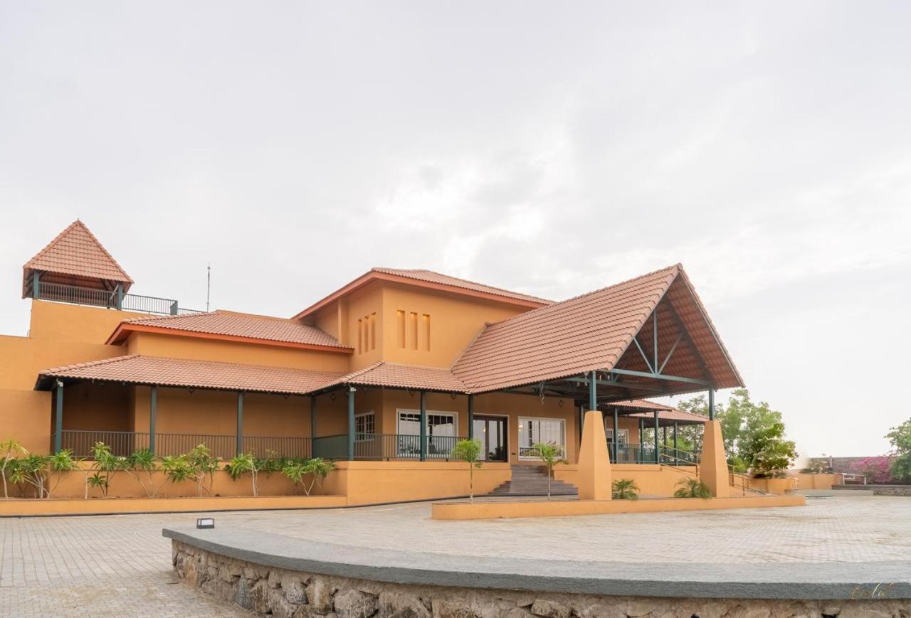 The Fern Wisteria Resort, Dhari מראה חיצוני תמונה